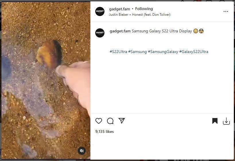 HP flagship Samsung yang tersembunyi ini bikin netizen salfok. (Instagram/ @gadget.fam)