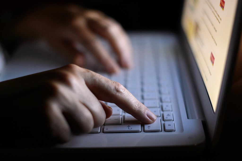 Badan keamanan siber Inggris mencapai rekor jumlah penipuan online pada