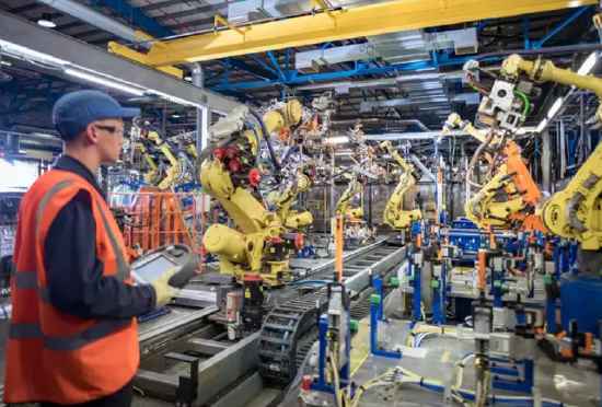 pesanan robot naik 40 di tengah kekurangan tenaga kerja