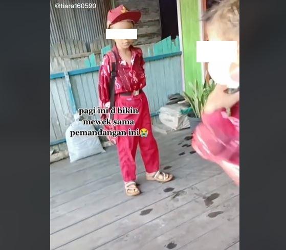 Bocah yang memakai sandal ke sekolah ini bikin netizen terenyuh. (TikTok/ @tiara160590)