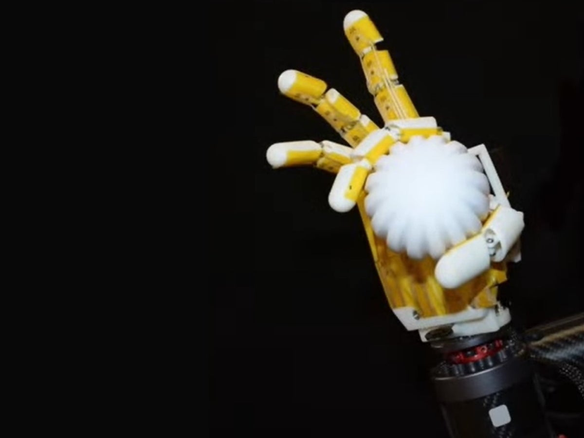Robot mendapatkan sentuhan melalui kulit buatan baru